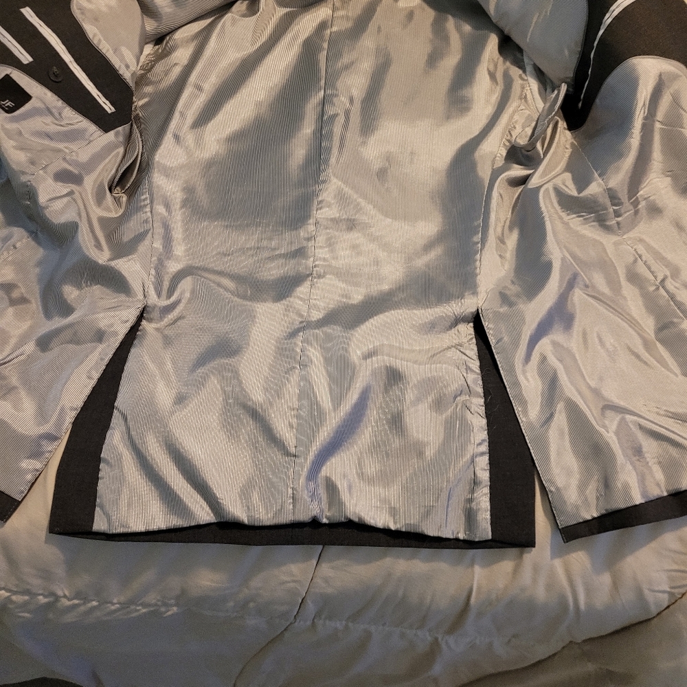 Mens suit - Picture 9 of 12
